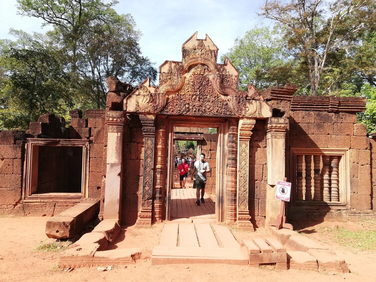 Kulen Mountain National Park and Banteay Srei Temple Tour