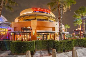Dolphin Mall Shopping Day Tour