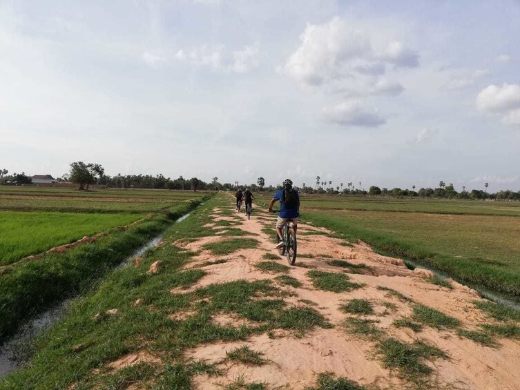 Cycling Tour to Local village and Local market in Siem Reap