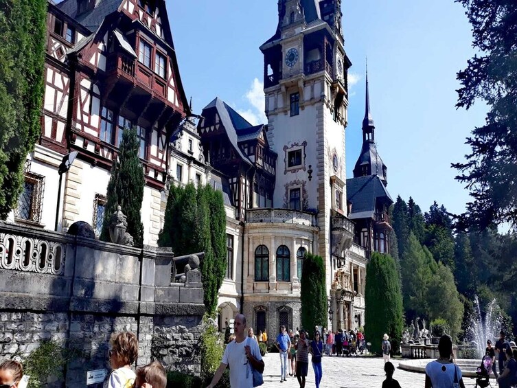 Dracula's Castle and Peles Castle in One Day Trip