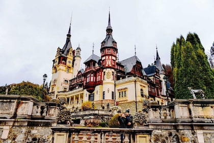 Privater Tagesausflug nach Peles und zum Schloss Dracula