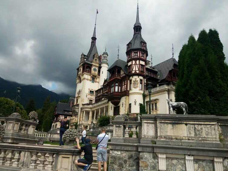 Dracula's Castle and Peles Castle in One Day Trip