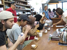 A taste of old fashion- Food tour around Longshan Temple