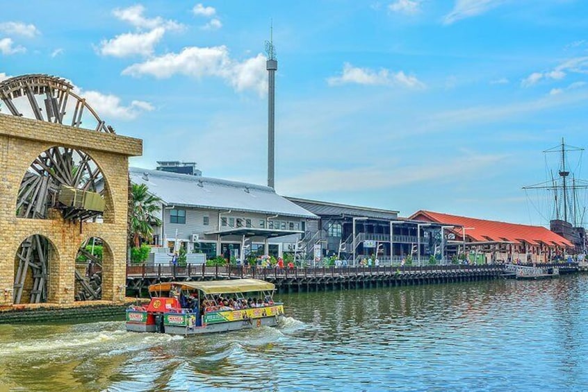 Melaka River