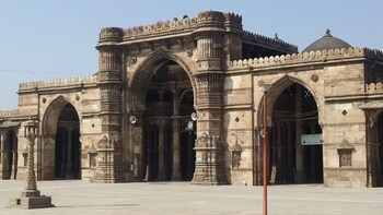 Old Ahmedabad tour - visiting Jami Masjid, Sidi Saiyad’s