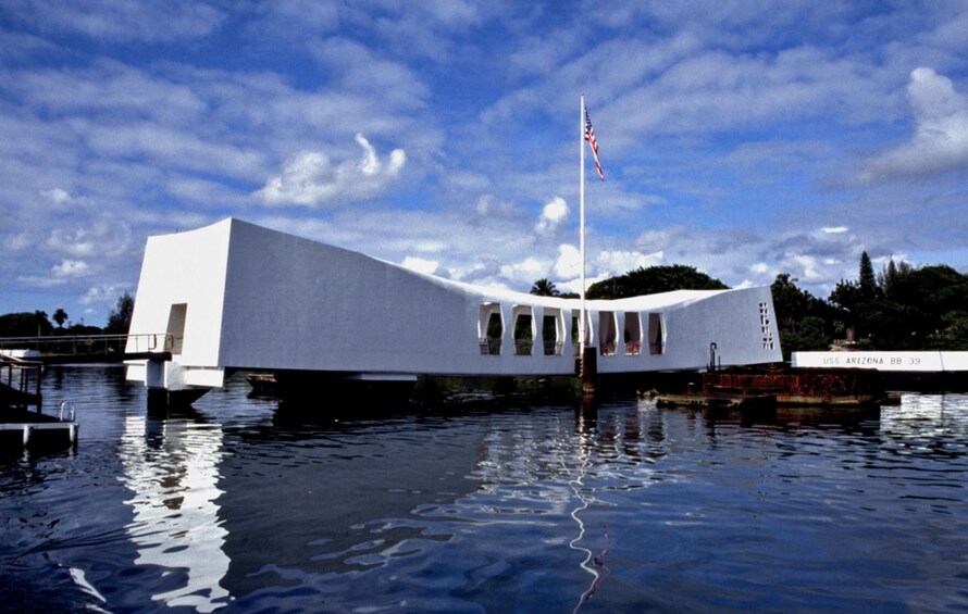 pearl harbor and honolulu city tour go city