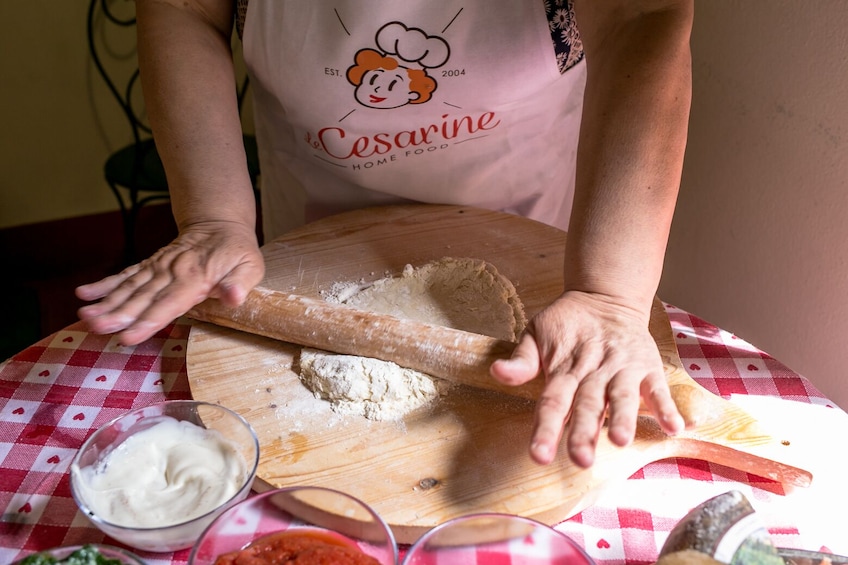 Pasta-making class at a Cesarina's home with tasting - Siena