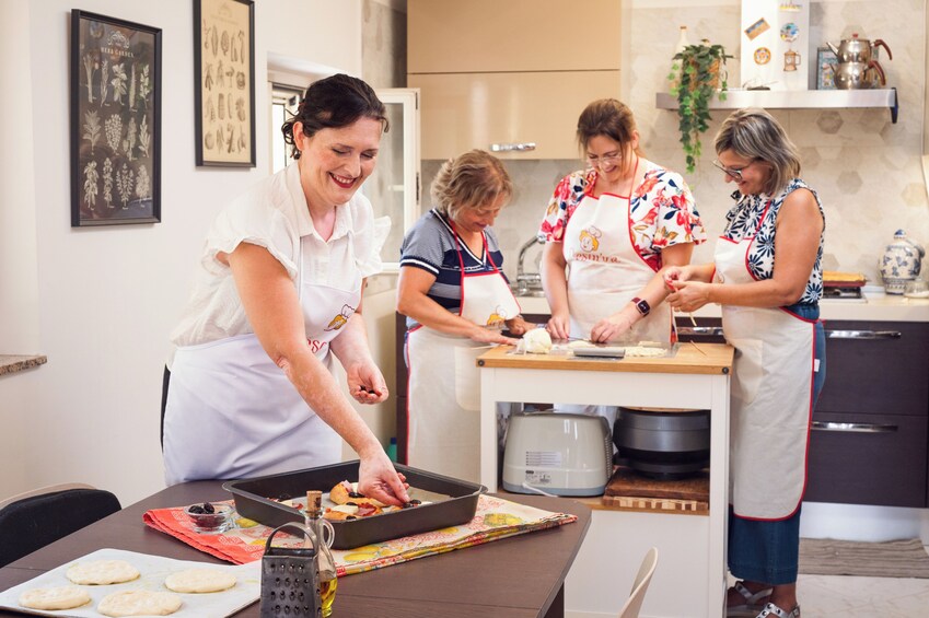 Pizza & Tiramisu class at a Cesarina's home with tasting in San Gimignano