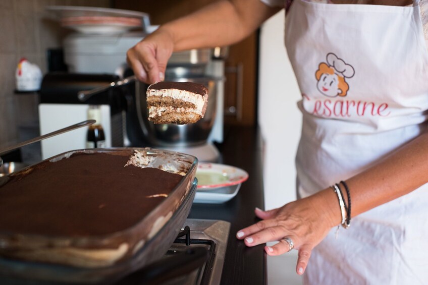 San Gimignano: Pizza & Tiramisu class at a Cesarina's home 