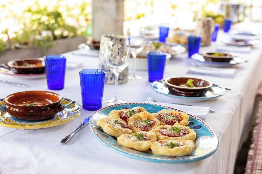 Pizza & Tiramisu class at a Cesarina's home with tasting in San Gimignano