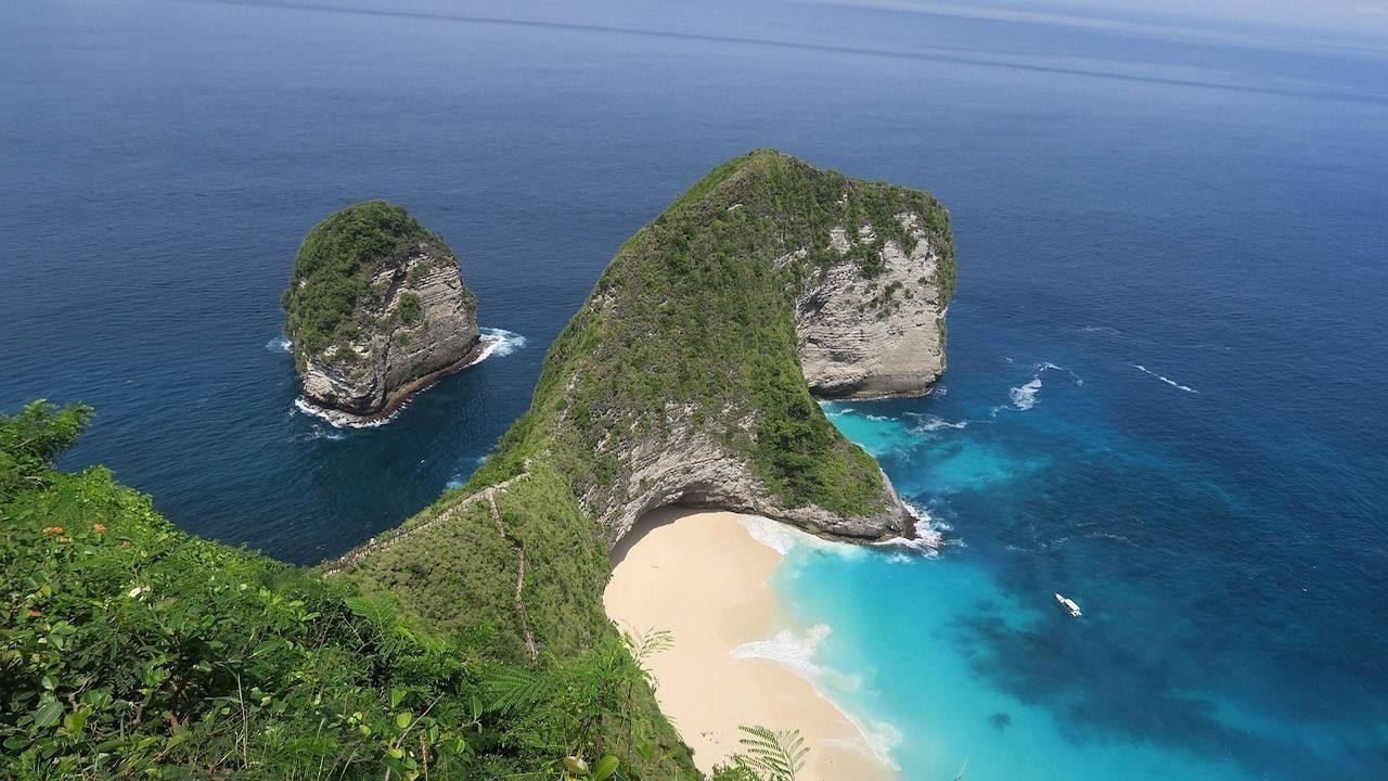 West Nusa Penida Cliffs & Beaches