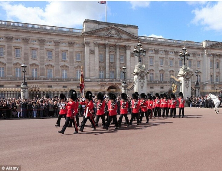 Westminster Tour, River Cruise & Tower of London Entry