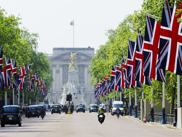 Westminster Tour, River Cruise & Tower of London Entry