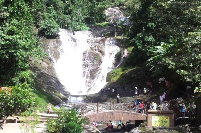  Lata Iskandar Falls