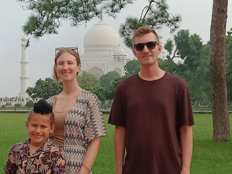 Same Day Taj Mahal Private Tour from Mumbai By Flight