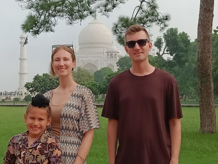 Same Day Taj Mahal Private Tour from Mumbai By Flight