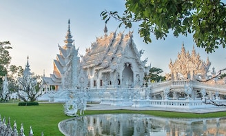 Day Trip to Chiang Rai, the White temple & Golden Triangle