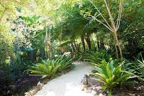 Botanical Gardens & Pedro St James Tour in Grand Cayman