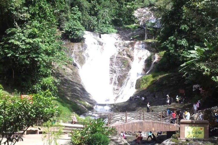  Lata Iskandar Falls