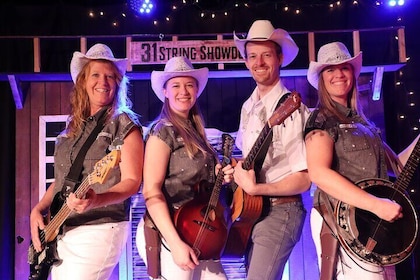 "31 String Showdown" Show & Abendessen in der Firelight Barn in Henderson