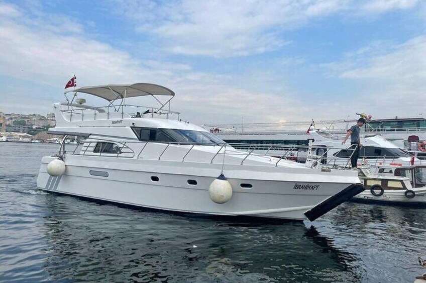 2 - Hours Bosphorus Yacht Cruise