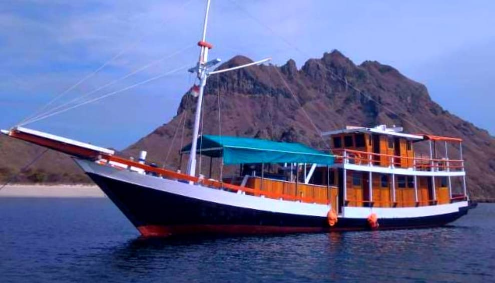 Private 3 Days Standard Boat Tour Komodo Island Labuan Bajo