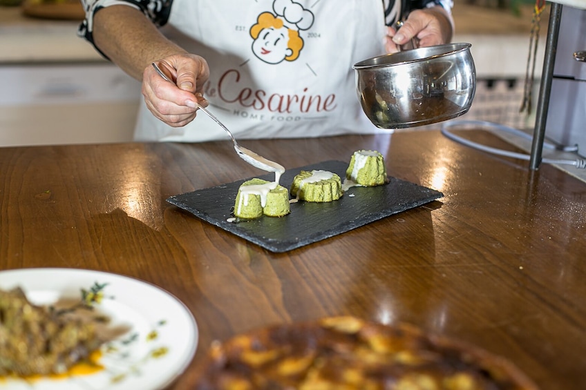 Dinnner at a local's home in Pisa with show cooking