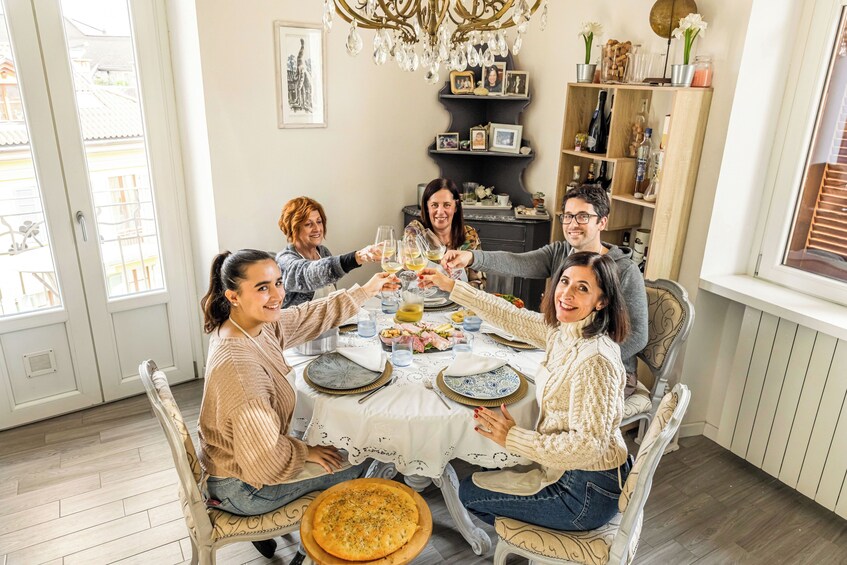 Show Cooking and Dining experience at a local's home in Lake Garda