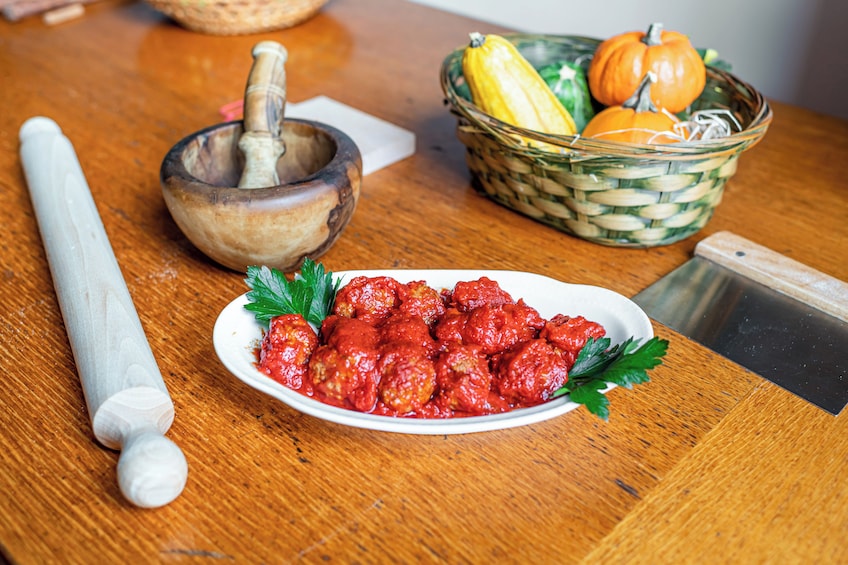 Show Cooking and Dining experience at a local's home in Lake Garda