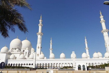 Abu Dhabi City Tour from Dubai - Full-Day Exclusive Tour