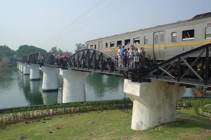 Bangkok-Kanchanaburi: Private Damnoen Floating Market, Lunch, River Kwai