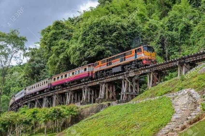 Bangkok: Join Tour Damnernsaduak Floating Market, Lunch, River Kwai Full Day