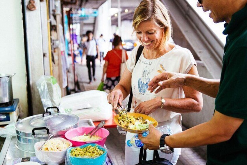 Bangkok's Private Street Food Tour: 10 Tastings with a local foodie private guide 