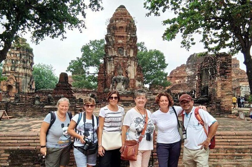 Our guide at Wat Mahathat