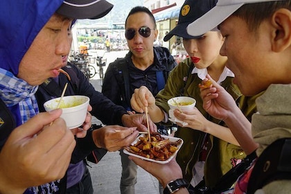 與當地人一起的香港街頭美食之旅：100% 個性化和私人