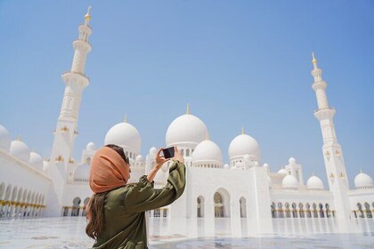 Abu Dhabi Sheikh Zayed-moskeen halvdags guidet tur fra Dubai