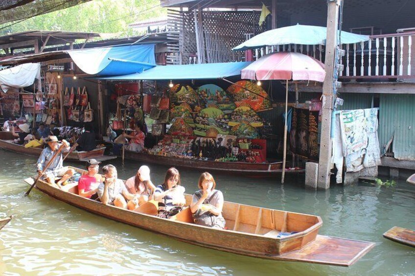 Private Guided Tour to Train Market and Damnoensaduak Floating Market