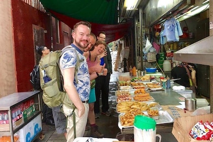 Small-Group Tour: Local Markets Hopper and Foodie in Hong Kong