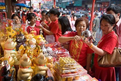 Half Day Bangkok Markets and Golden Buddha Temple Tour