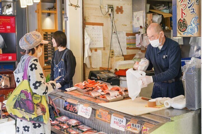 Tsukiji Fish Market Walking Food Tour