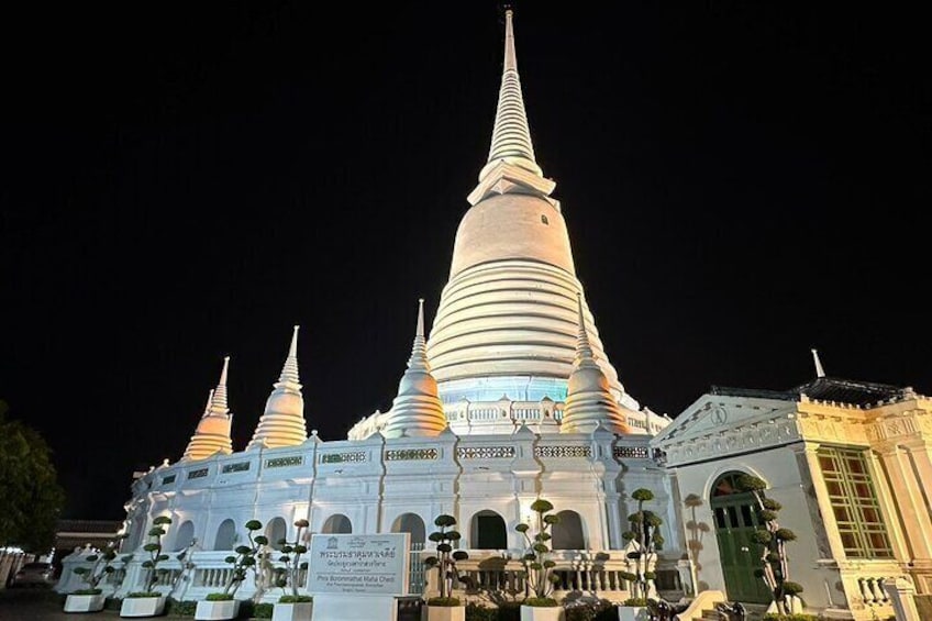 Bangkok by Night: Temples, Markets and Food by Tuk-Tuk
