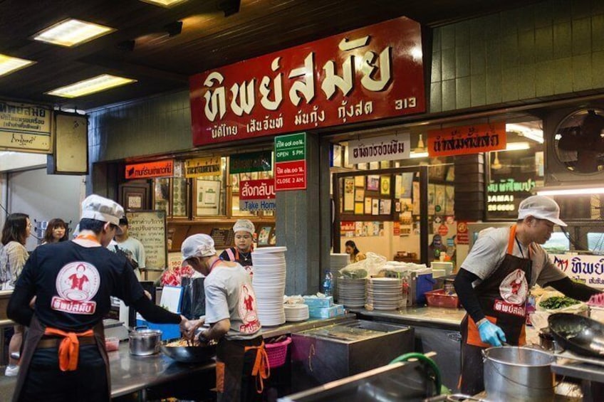 Bangkok by Night: Temples, Markets and Food by Tuk-Tuk