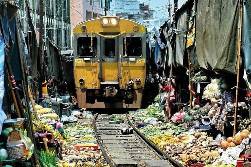 Maeklong Railway Market