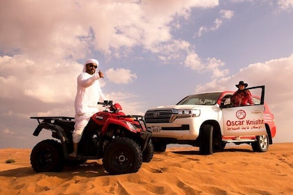 Quads sin conductor en Dubái, embarque en la arena, paseo en camello y refr...