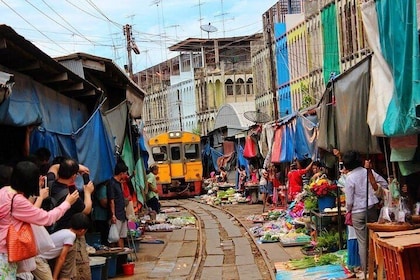 Bangkok Risky Market, Bootfahren & Amphawa Floating Market