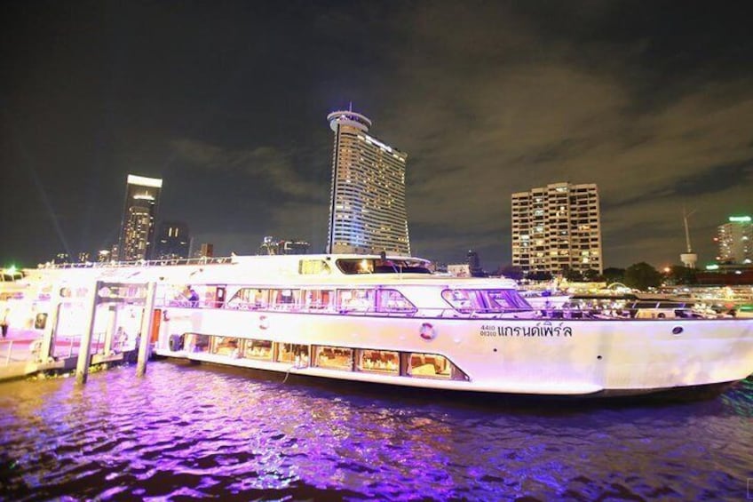 Discover Bangkok on a relaxing river cruise