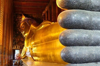 Bangkok’s Three Iconic Temples: Wat Traimit, Wat Pho & Wat Arun
