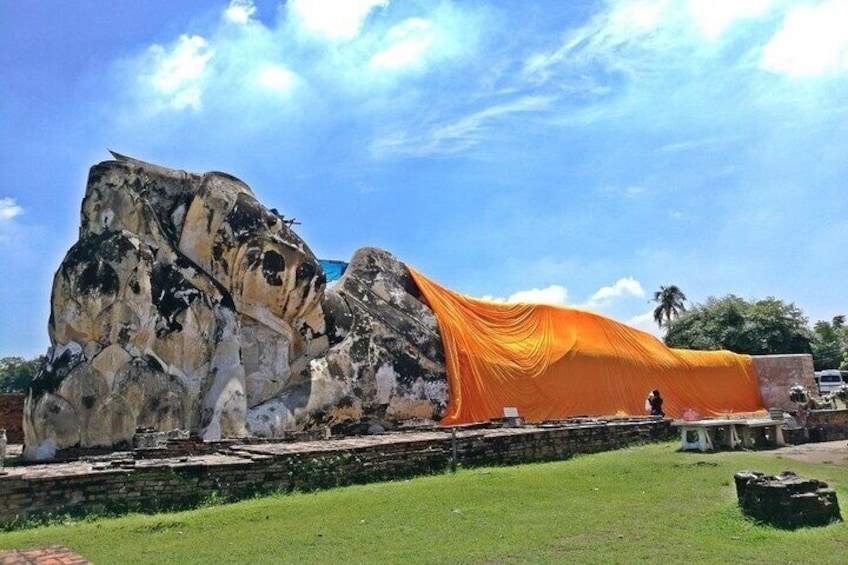 Learn about Thai Buddhism as you tour Ayutthaya’s ancient temples (wats)