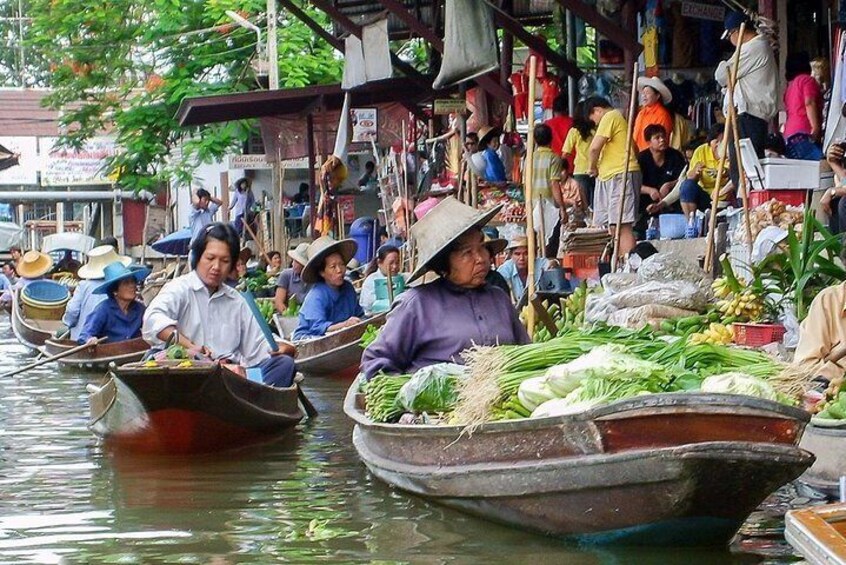 Private Tour : Damnoen Saduak Floating Market from Bangkok (Multi Languages)