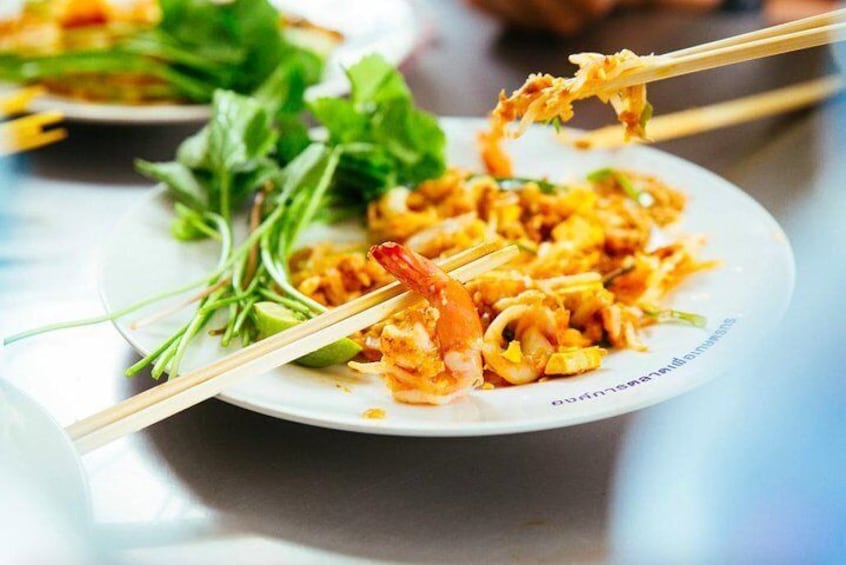 Bangkok's Evening Food Tour - 10 Tastings with a local foodie private guide 